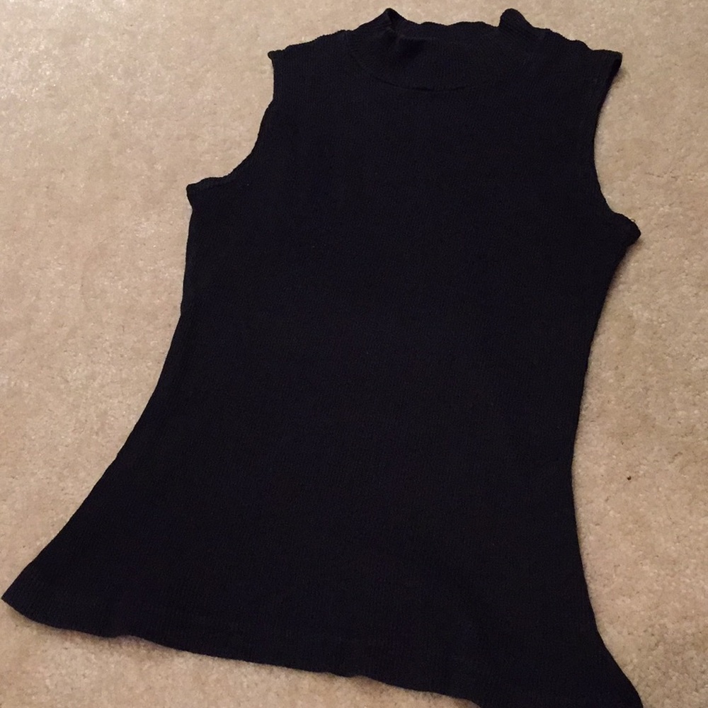 SMASH Sleeveless ribbed stretchy mock turtleneck